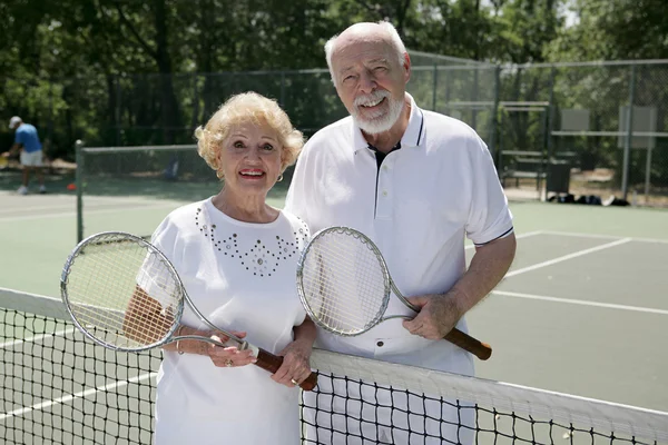 Joueurs de tennis seniors actifs — Photo