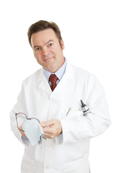 Läkare rengöring glasögon — Stockfoto
