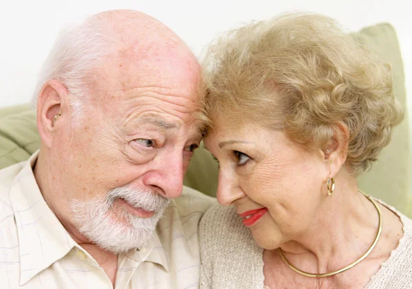 Äldre par flirta — Stockfoto