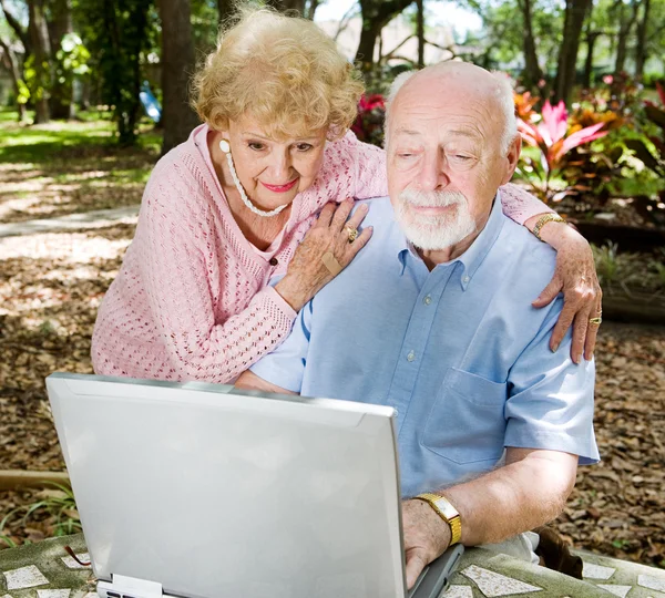 Computeraffine Senioren — Stockfoto
