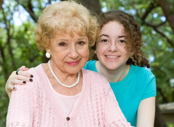 Grootmoeder & kleindochter — Stockfoto