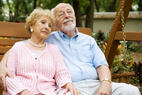 Nyugdíjas pár pihentető — Stock Fotó