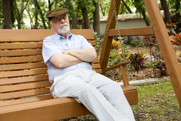 Starszy mężczyzna relaksujący — Zdjęcie stockowe