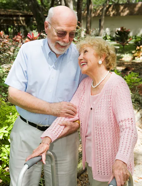 Seniorzy - zaufanie i miłość — Zdjęcie stockowe
