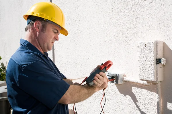Electrician Checking Voltage — Stock Photo, Image