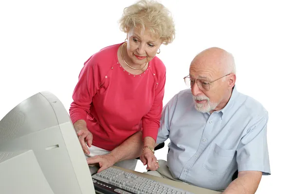 コンピューターに年配のカップル — ストック写真