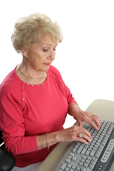 Ηλικιωμένης μαθαίνει υπολογιστή — Φωτογραφία Αρχείου