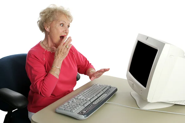Senior dame online - geschokt — Stockfoto