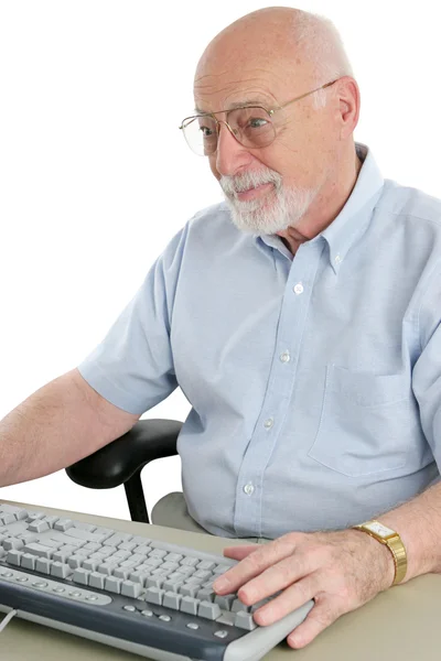 Старший человек просматривает Интернет — стоковое фото