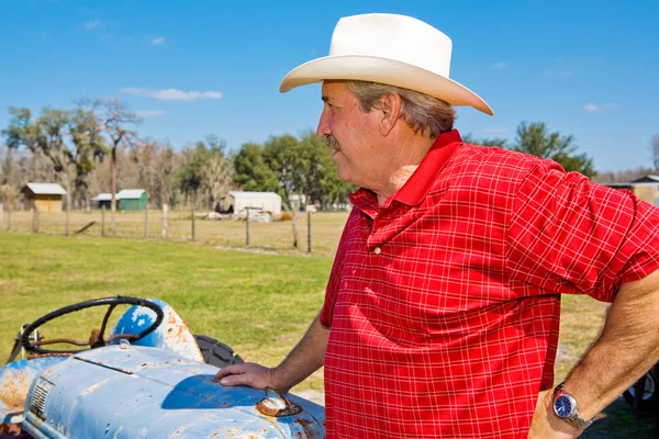 Rancher Surveys his Land — Stock Photo, Image