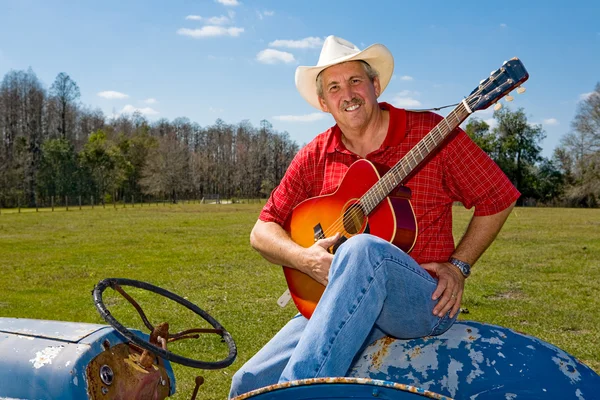 Singender Cowboy mit Kopierraum — Stockfoto