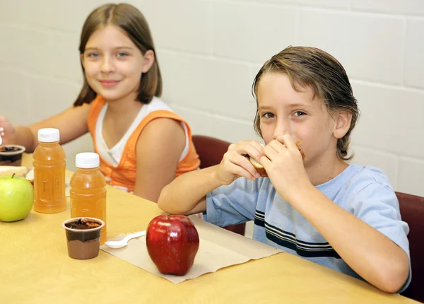 Almoço escolar - Juntos — Fotografia de Stock