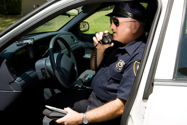Politie - radioing in — Stockfoto