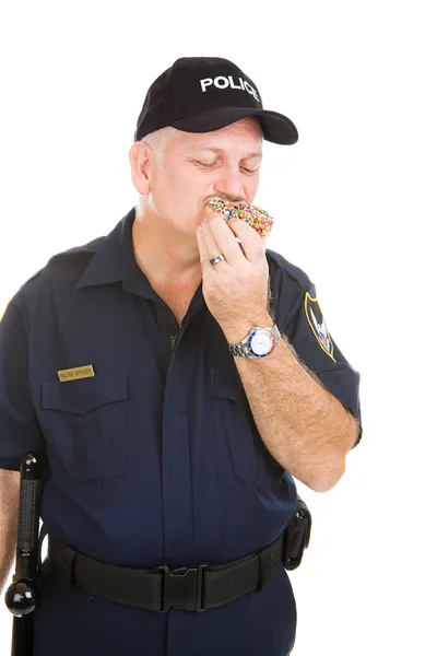 Politieagent donut eten — Stockfoto