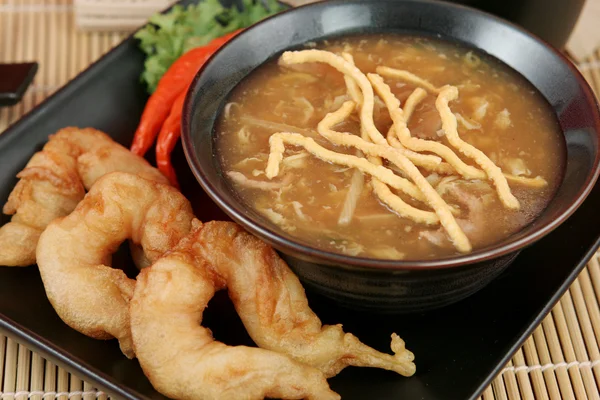 Soupe aigre-chaude aux crevettes — Photo