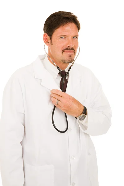 Yakışıklı doktor stetoskop ile — Stok fotoğraf