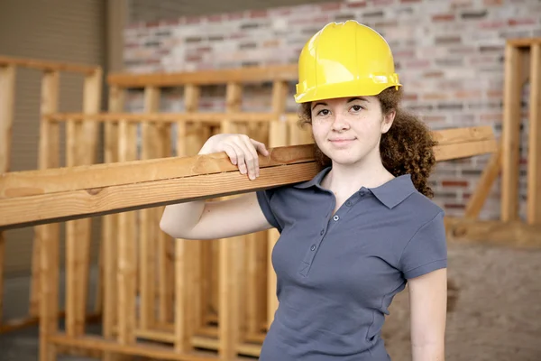 Apprendista di costruzione femminile — Foto Stock