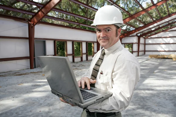 Инспектор по строительству онлайн — стоковое фото