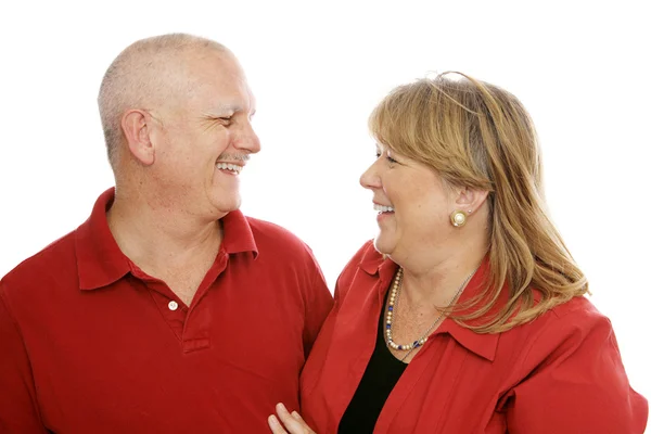 Par skrattar tillsammans — Stockfoto