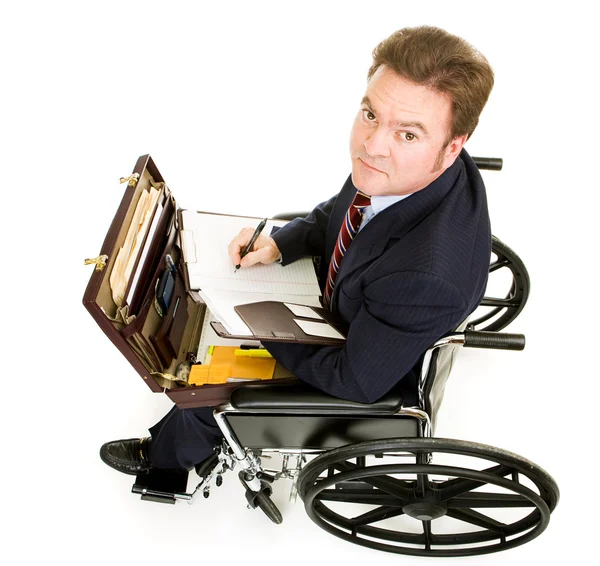 Инвалидный бизнесмен делает заметки — стоковое фото