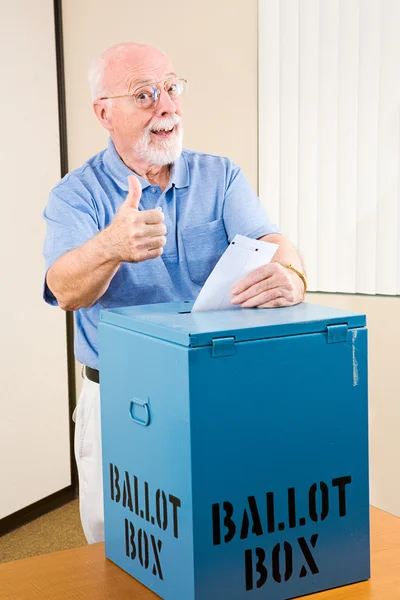 Wybory - starszy thumbsup — Zdjęcie stockowe