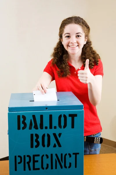 Seçim - genç seçmen thumbsup — Stok fotoğraf