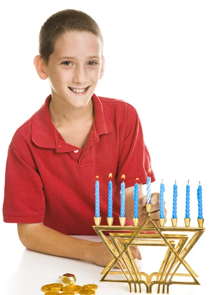 Αγόρι, γιορτάζοντας το Χανουκά — Φωτογραφία Αρχείου