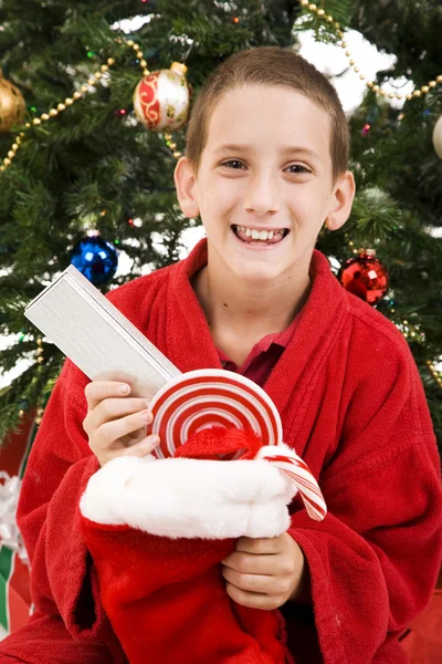 Niño en la mañana de Navidad —  Fotos de Stock