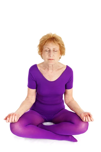 Yoga sênior - Meditação — Fotografia de Stock