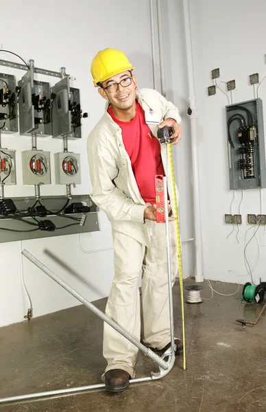 Electrician Bending Pipe — Stock Photo, Image