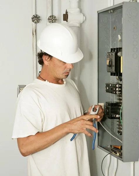 Electrician Trimming Wire — Stock Photo, Image