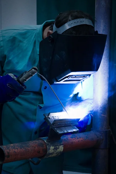 蓝色火焰焊机 — 图库照片