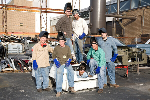 Заводские рабочие