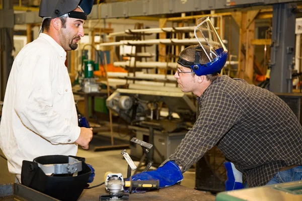 Metal Worker and Supervisor — Stock Photo, Image