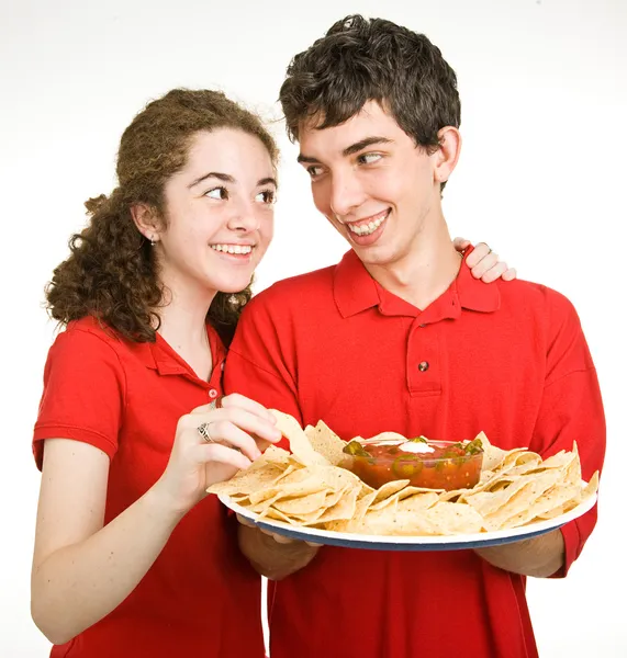 Para nastolatków - przekąskę — Zdjęcie stockowe