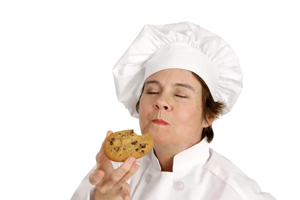 Chef saboreia um biscoito — Fotografia de Stock