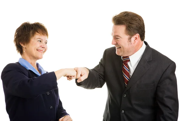 Geschäftspartner Faustschlag — Stockfoto