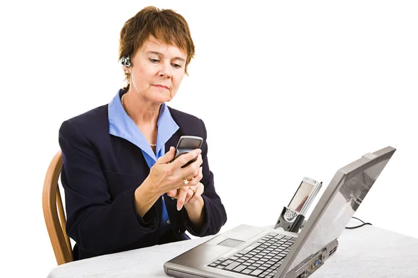 Affärskvinna multitasking — Stockfoto