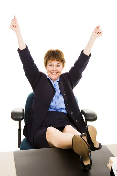 Geschäftsfrau am Schreibtisch - überglücklich — Stockfoto