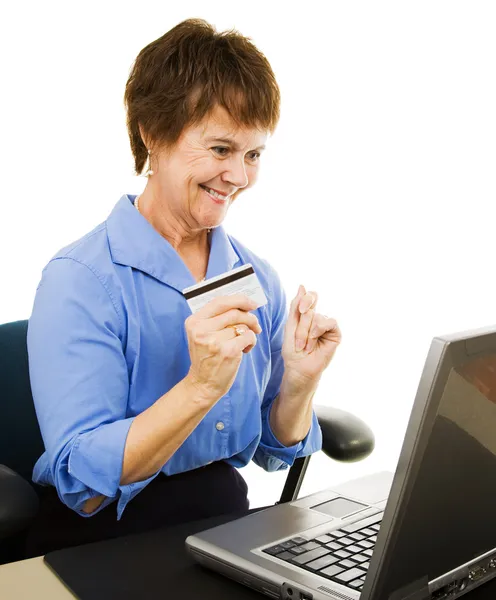 Oudere vrouw internet winkelen — Stockfoto