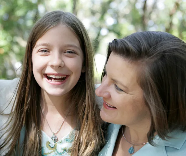 Mother Daughter Giggles — Stock Photo, Image