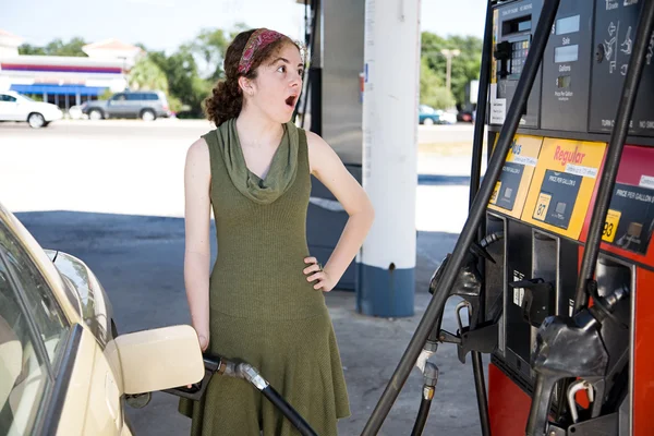 Шокированы ценами на газ — стоковое фото
