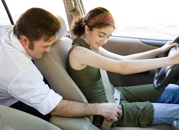 Teen Driver - Aperte o cinto de segurança — Fotografia de Stock