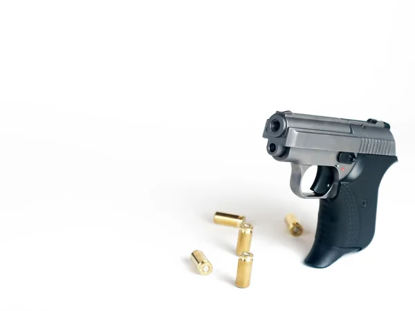 Zbraň a náboje — Stock fotografie
