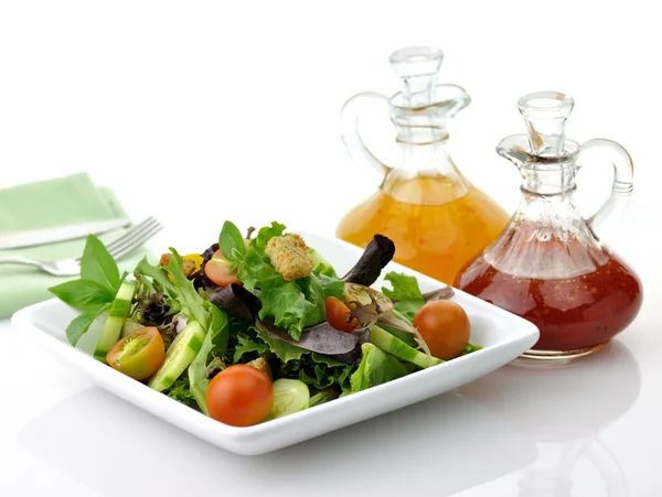 Salat und Dressing — Stockfoto