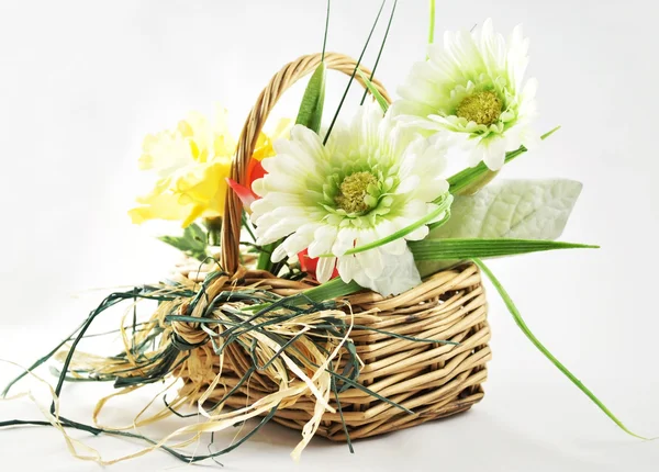 Spring flowers in a basket — Stock Photo, Image