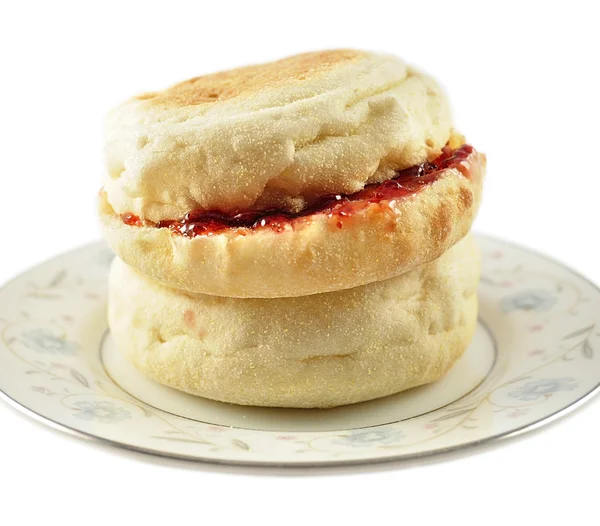 Engelse muffins met gelei — Stockfoto