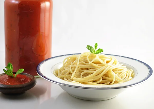 Spagetti med saus – stockfoto