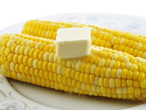 Кукуруза с маслом — стоковое фото