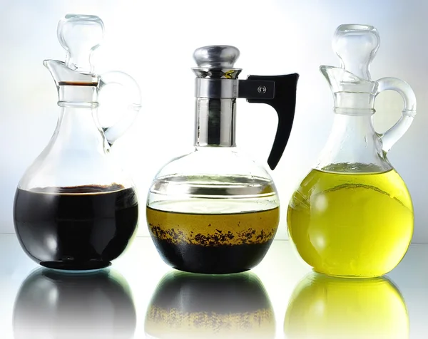 Olja, vinäger och salladsdressing — Stockfoto